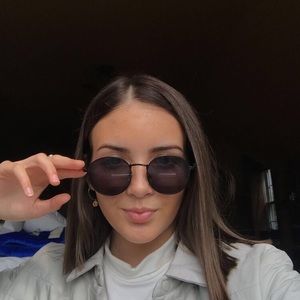 Meet your Posher, Riane